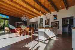 Acorn Villa- Kitchen and lounge area