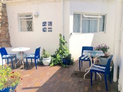 Courtyard area between units 2 and 3