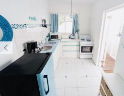 Fully fitted kitchen 