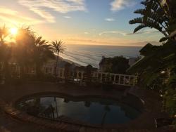 Communal pool with view over the ocean