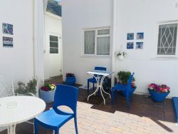 Courtyard in front of apartment 