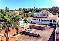 Albion Manor - Aerial View