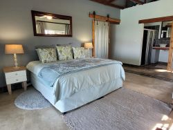 Deluxe 2-Bedroom Aloe Arbour Cottage 2