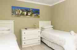 Thwin Room with Shared Bathroom
