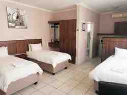 3-Sleeper with kitchenette
(Fitted with 3x single beds)