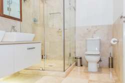 En-Suite Bathrooms - Bath, Shower & Twin Basins