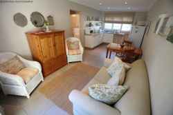 AppleBee I Lounge/dining/kitchenette