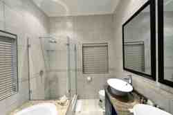 Luxurious en suite bathroom