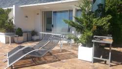 Sea-facing Bedsitter 
Full DSTV & free Wi-fi