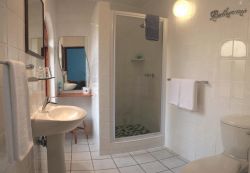 Bathroom / Berlin Blue