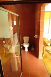 Bathroom garden cottage 2