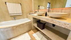 Modern Spacious Bathrooms 