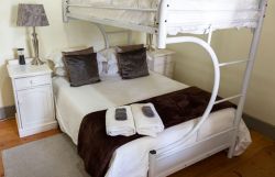 Hannah's room bunk bed sleeps 2 