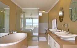 the luxurious en suite bathroom in the Master Bedroom
