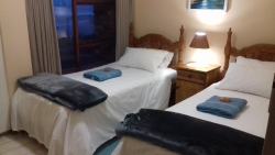 Bedroom 2 - 2 Single beds