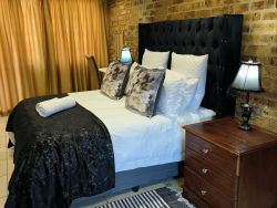 Queen Room Ensuite