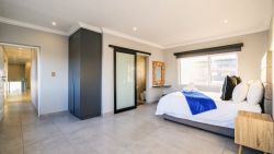 Room 4 ensuite with shower