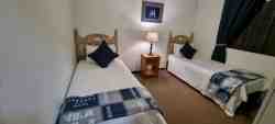 Multi-room cottage - 2nd bedroom with twin single beds