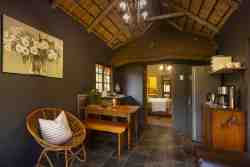 Thunzi Cottage living room