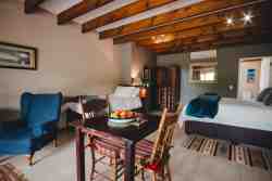 BLUEBERRY open plan with beds and dining area