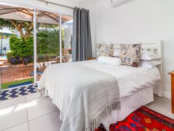 Bedroom with Garden private patio view