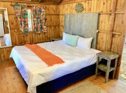 Campers Cabin - Large Queen Size bed