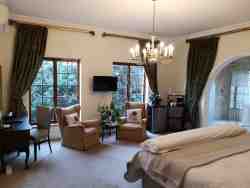 Luxury Suite 6