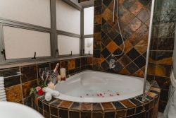 Deluxe bathroom
