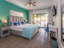 Luxury King Room Poolside 
