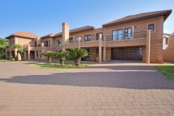 3 bedroom apartments 