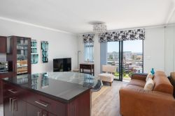 1002 Knightsbridge