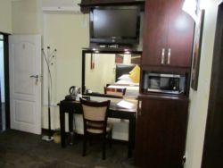 Queen Room TV, Fridge, Microwave
