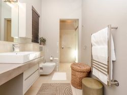 Bedroom 2 Ensuite Bathroom