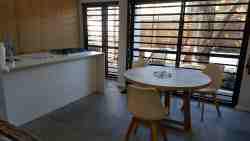 Cottage Chenin - Dining Table / Open-Plan Kitchen (closed cupboards)