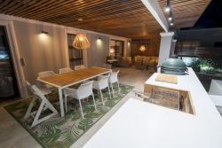 Cottage Sauvignon - Dining Table