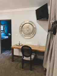 Luxury Room - Desk