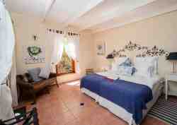 Room Elmie Smit King size bed / Twin beds en-suite shower