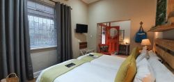 Luxury King/Twin Room 4