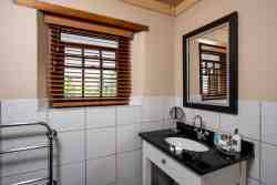 Vineyard Room Bathroom