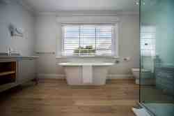 Mountain View Room Bathroom