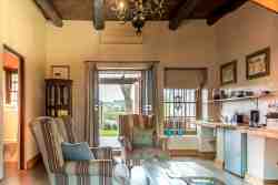Lounge Cape Manor Apartment