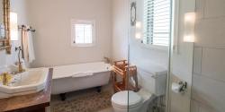 Superior One Bedroom (Bathroom)