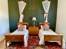 Die Heks se Huis : Amethyst Bed 2