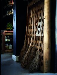 Die Heks se Huis : Amethyst brooms