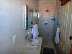 Spykerklip En suite Shower Main Bedroom