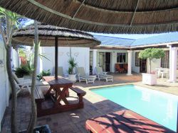 Sunny Swimmingpool Courtyard