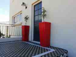 Spacious holiday home ideally located only 3 minutes walk from the beach. 