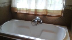 Carlow suite: bathroom
