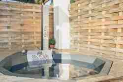 Couple Cottage Hot Tub