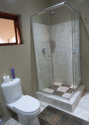 Deluxe Suite - Shower
